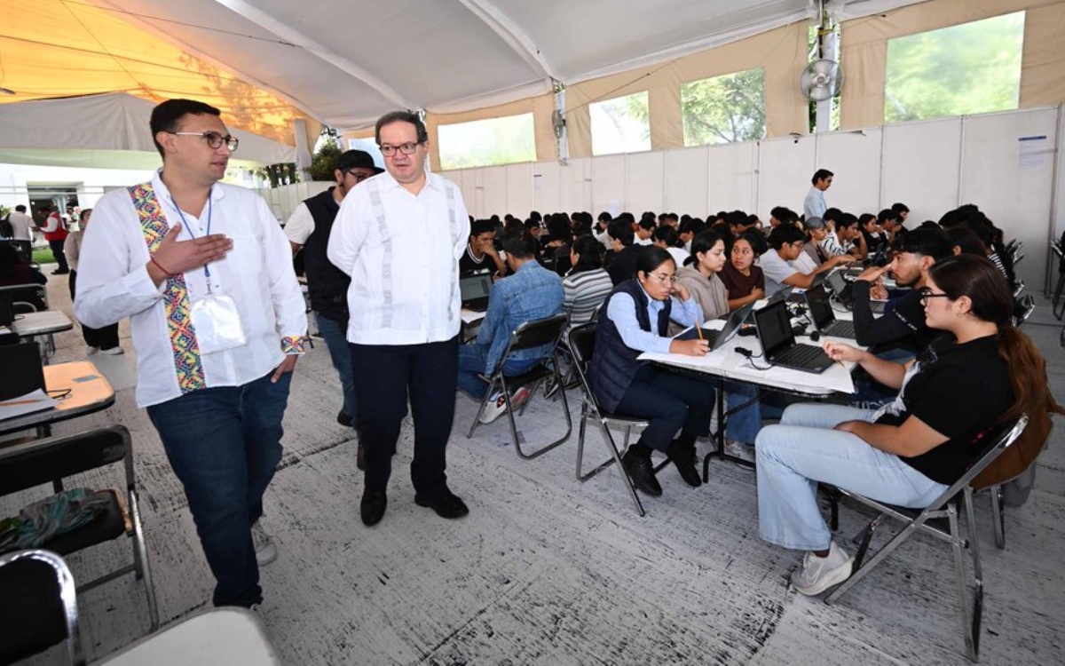 Rector de la UNAM supervisa examen de control en Oaxaca