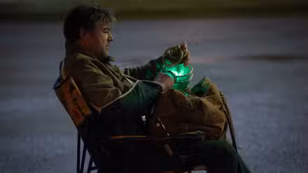 Kyle Chandler en Linternas episodio 2