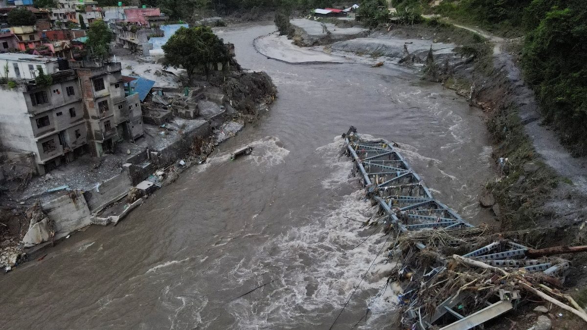 Tragedia en Nepal: 2,500 desaparecidos, 550 muertos y el miedo a una nueva riada