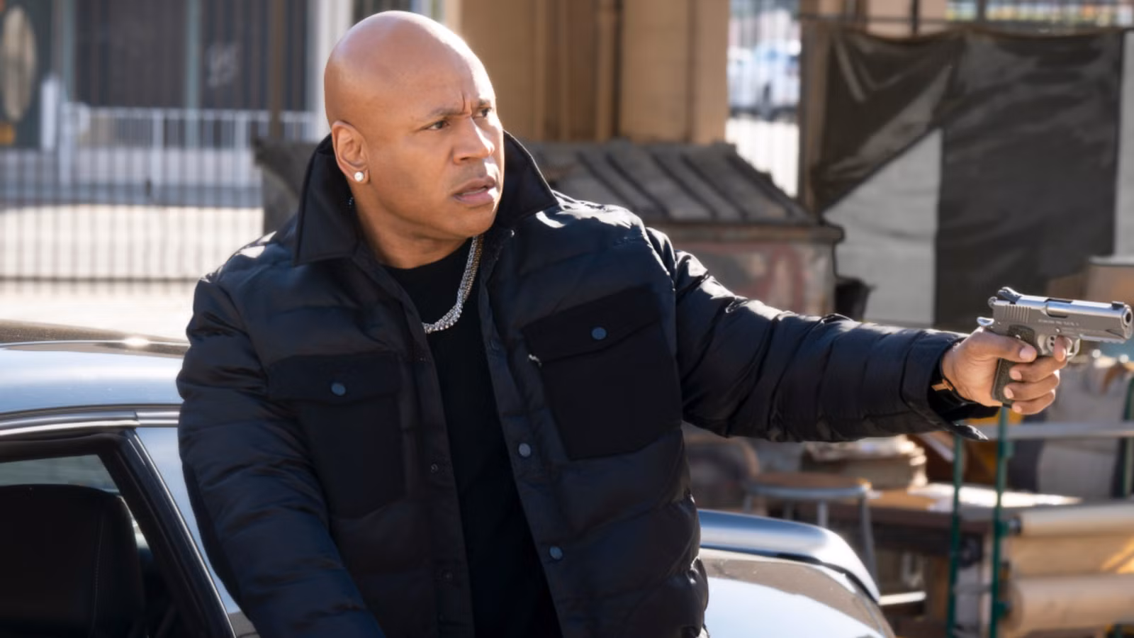 Sam Hanna de LL Cool J investiga un caso personal en NCIS: New York Trailer lleno de acción