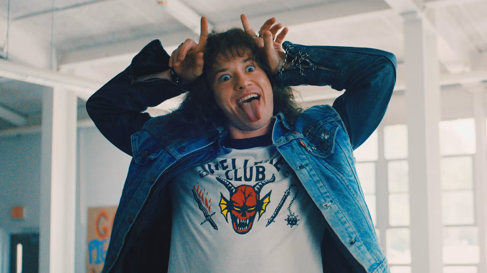 3 años después, Eddie de Stranger Things regresó para una nueva serie derivada, y es 10/10 perfecta