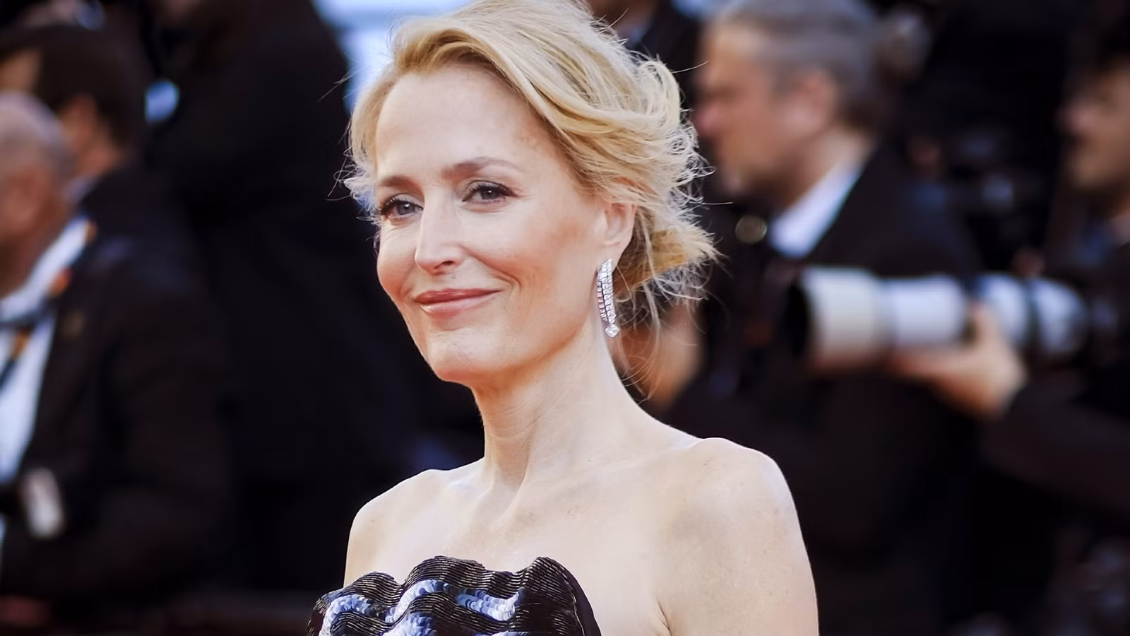 La nueva película de terror con clasificación R de Gillian Anderson debuta con una sólida puntuación de audiencia de Rotten Tomatoes