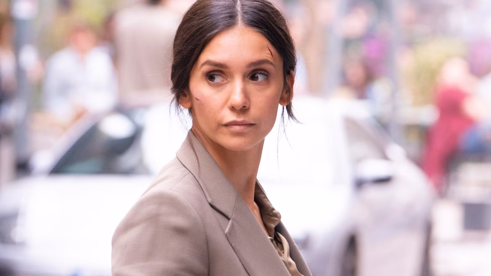 La estrella de Vampire Diaries, Nina Dobrev, revela la transformación del cabello rubio para la nueva adaptación más vendida Sucedió un verano