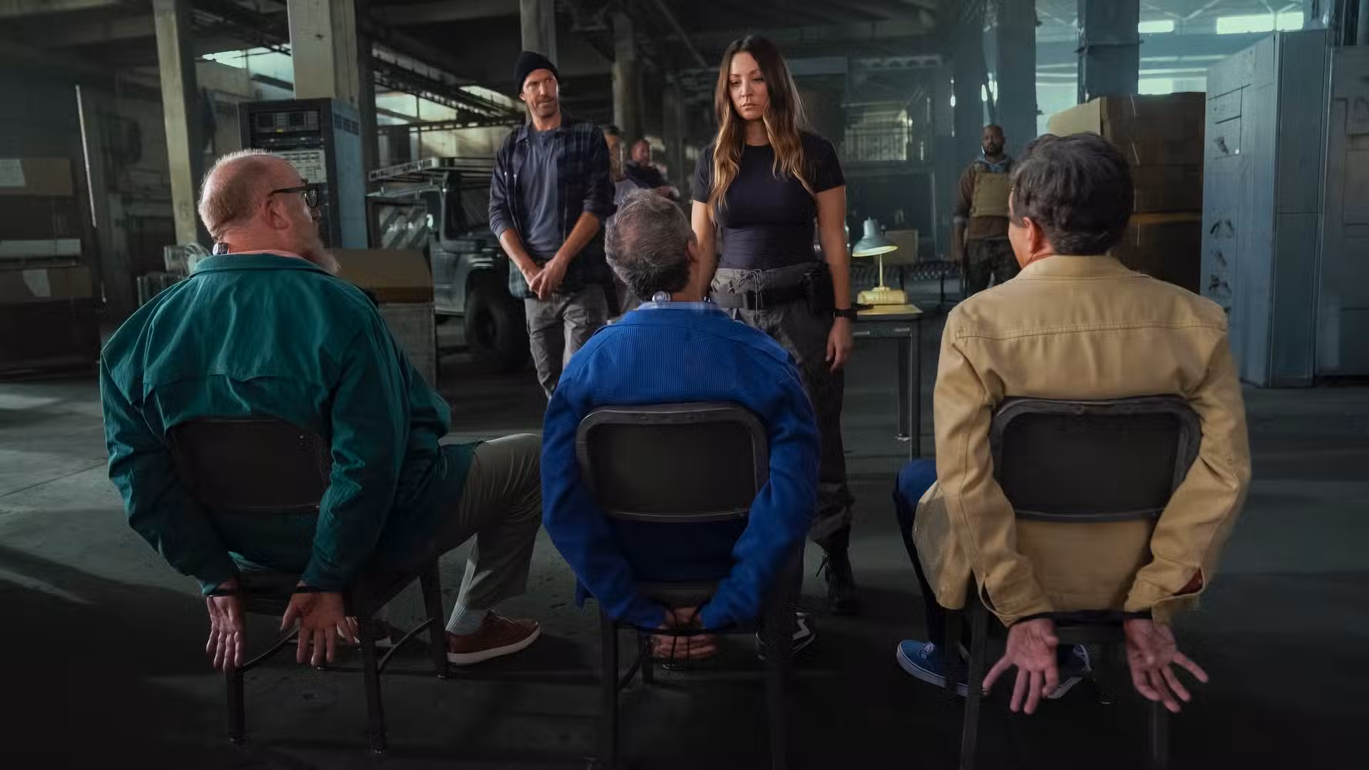 Zach, Stuart, Barry, Zach y Penny en Stuart no logra salvar el universo