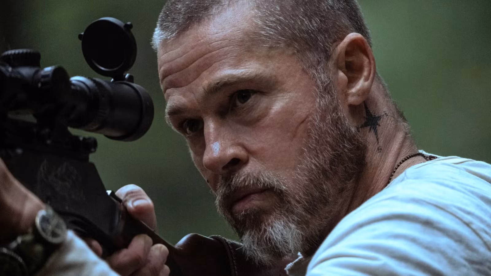 Brad Pitt lucha por sobrevivir en el desierto salvaje en el nuevo tráiler de la película de acción Heart Of The Beast