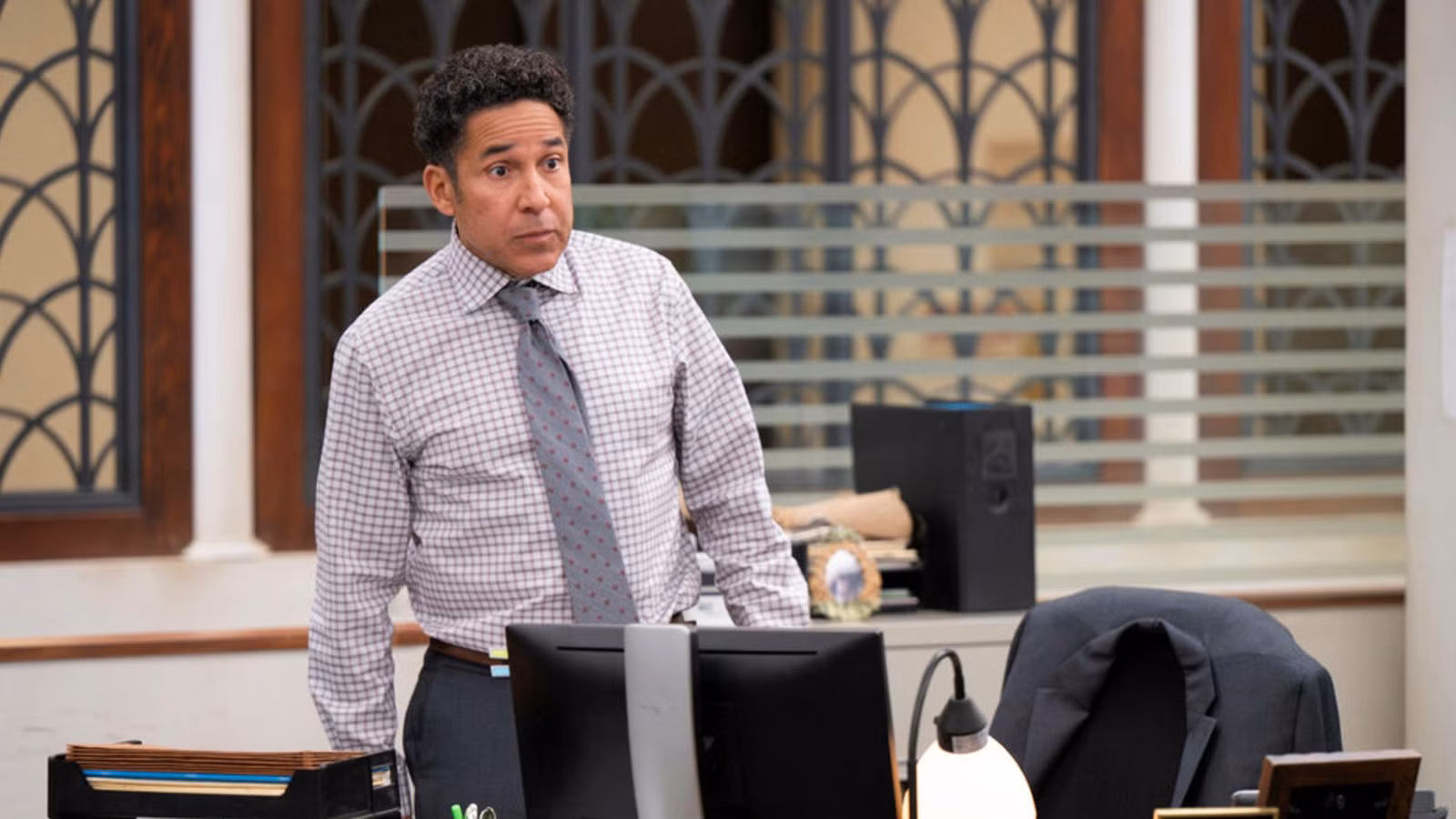 El debut de Rotten Tomatoes de la temporada 2 de The Paper continúa oficialmente la racha de la franquicia de Office