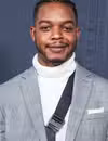 Foto de cabeza de Stephan James