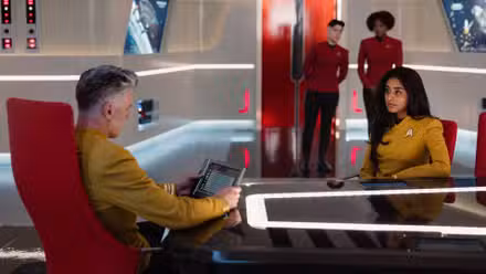 Pike Ortegas Uhura y el teniente Radha