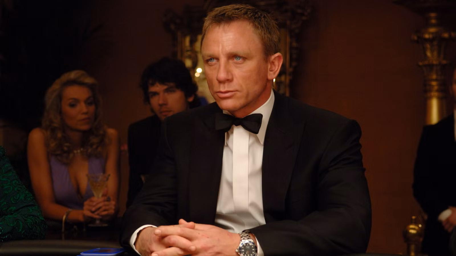 El gran cambio de género de James Bond a primera vista es un golpe maestro