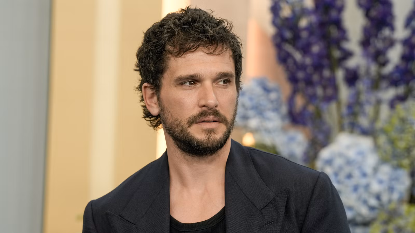 El tráiler de A Tale Of Two Cities revela la adaptación de Kit Harington del clásico de 167 años