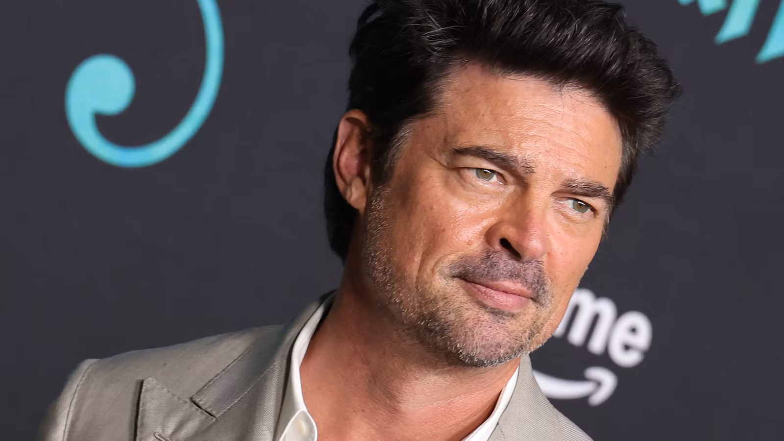 La subestimada adaptación de terror de ciencia ficción de Karl Urban se transmite oficialmente de forma gratuita