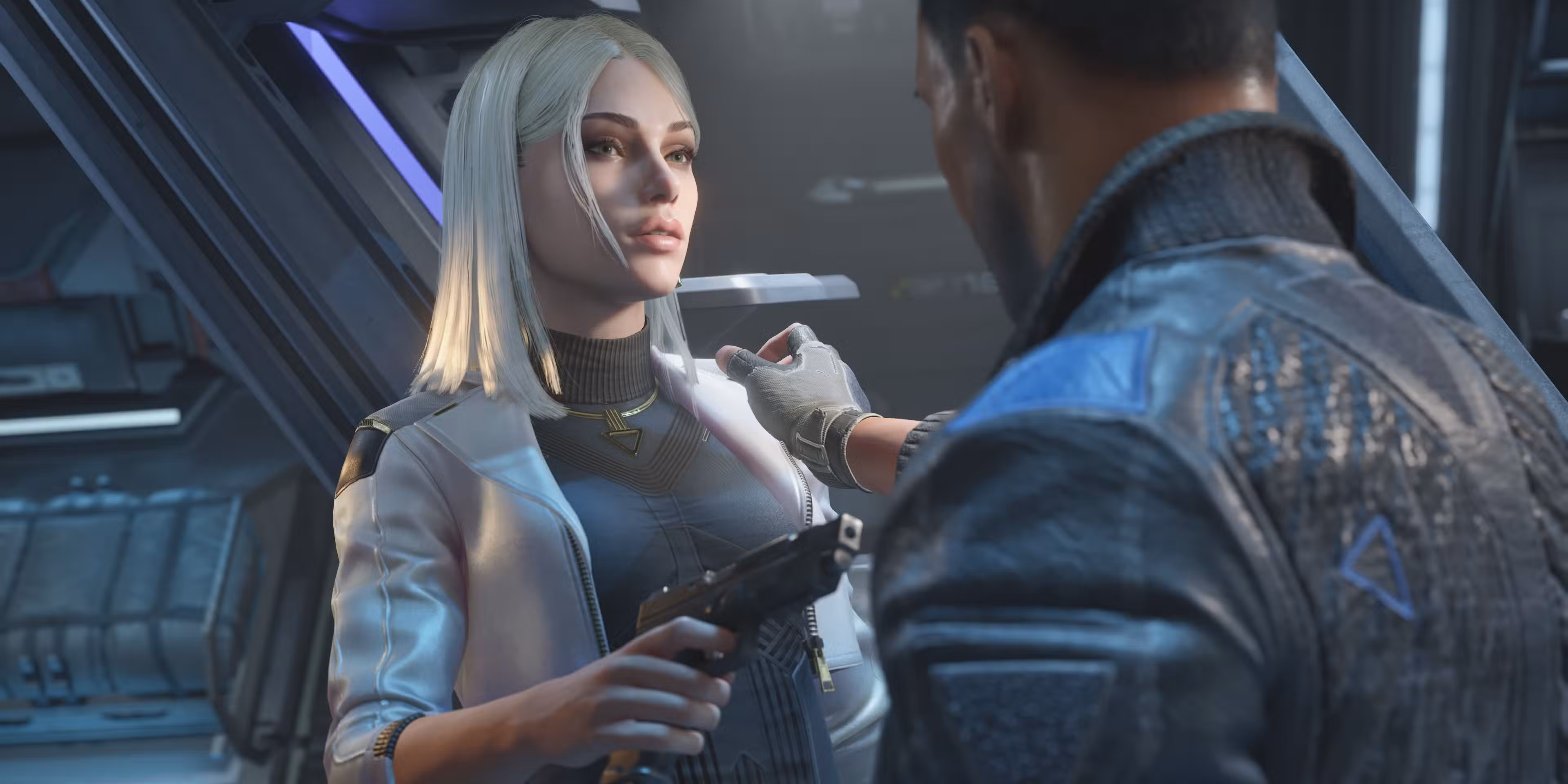 Una mujer en The Expanse: Osiris Reborn apuntando con una pistola a un hombre que la sujetaba por el hombro.