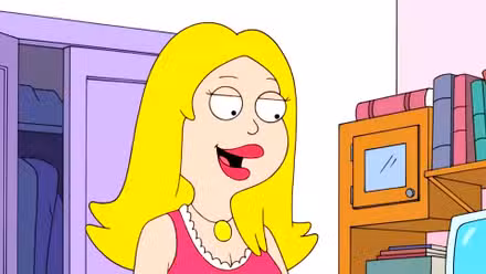 Francine sonríe y habla en un dormitorio de American Dad
