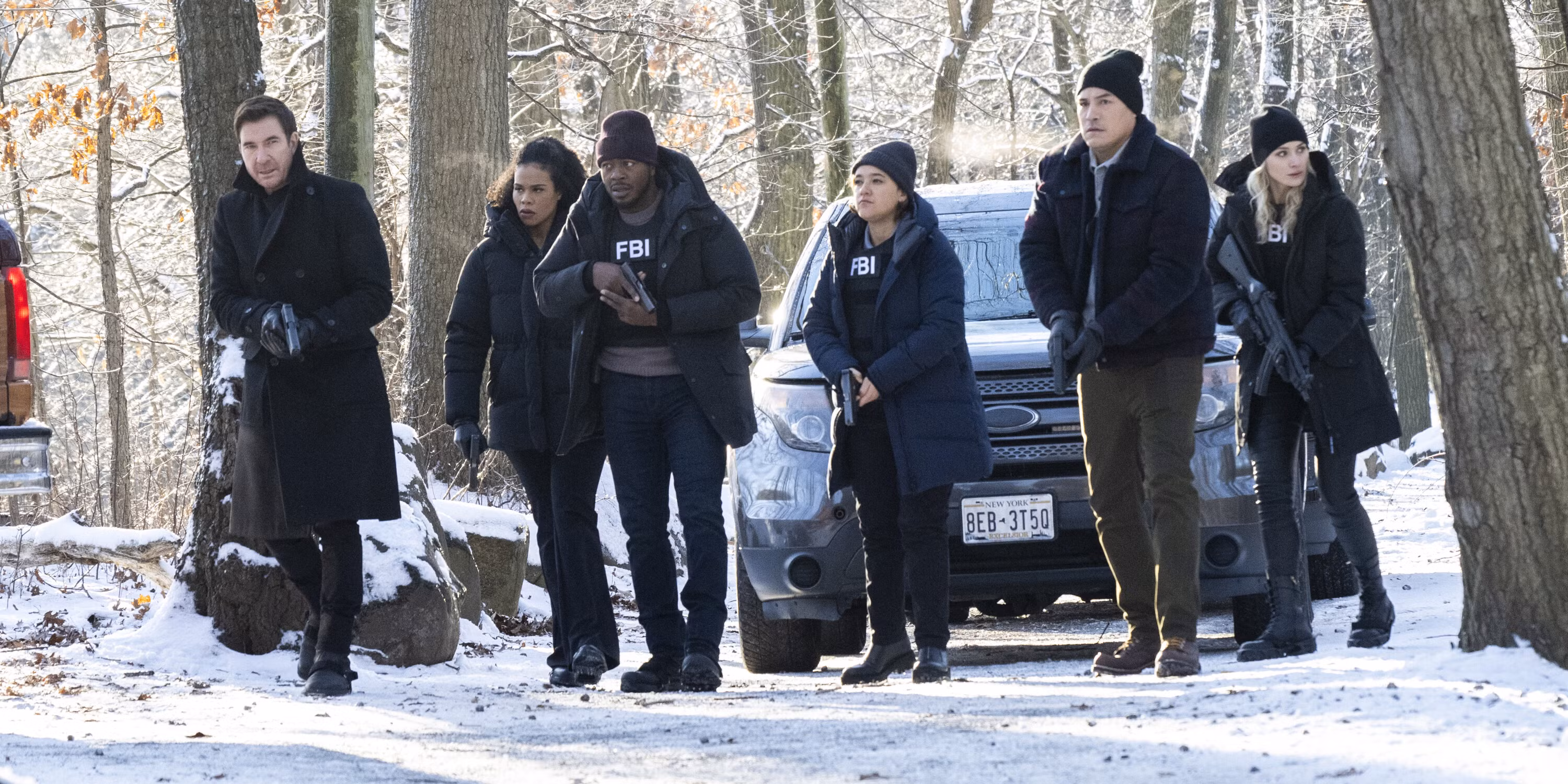 Dylan McDermott como el agente especial supervisor Remy Scott, Roxy Sternberg como la agente especial Sheryll Barnes, Edwin Hodge como el agente especial Ray Cannon, Keisha Castle-Hughes como la agente especial Hana Gibson, Eddie Spears como SRA Whitehawk y Shantel VanSanten como la agente especial Nina Chase en FBI: Most Wanted.