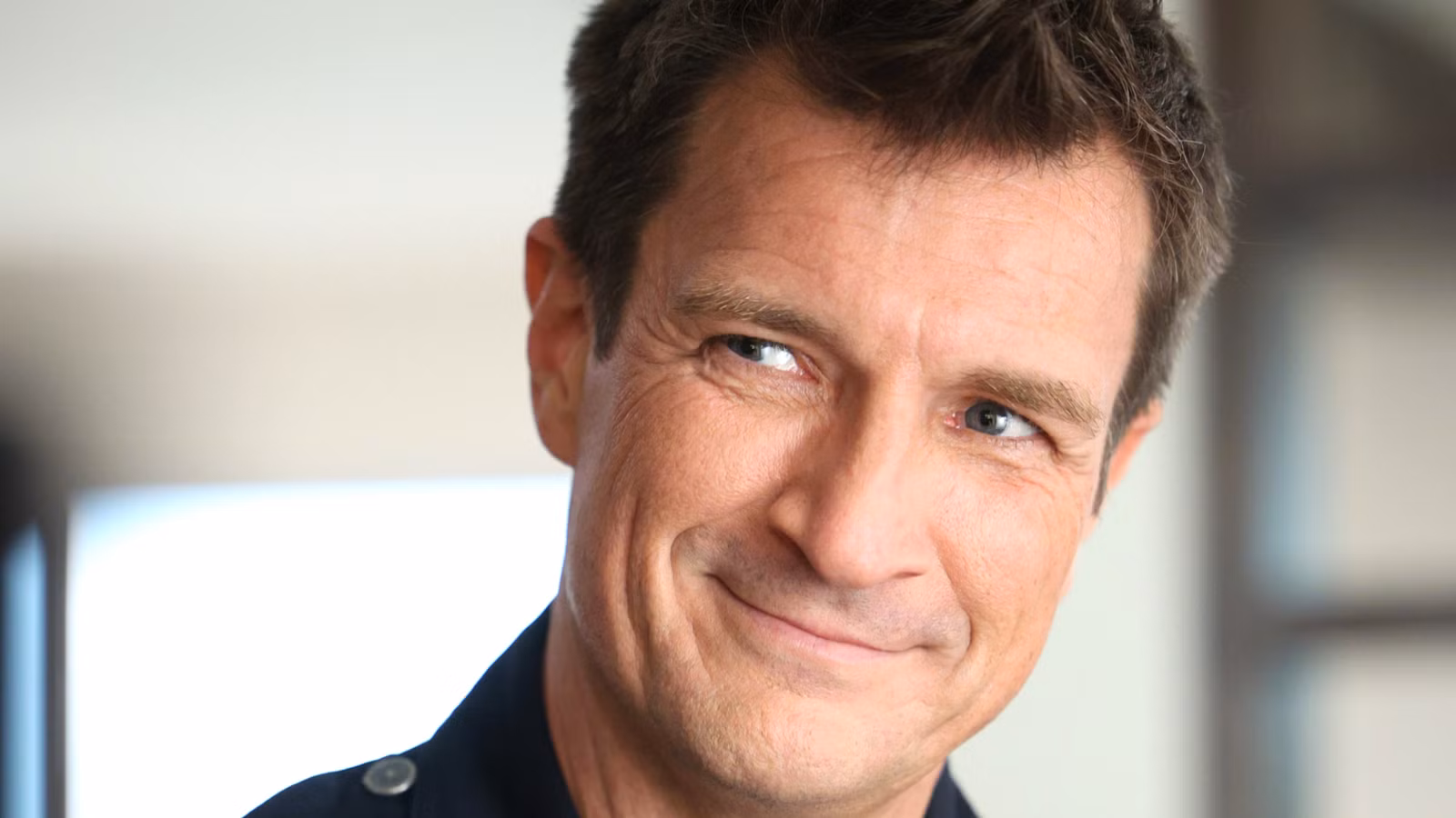 Planes cruzados de suspenso y crimen de 9 temporadas de Nathan Fillion confirmados por el creador cuando comienza la filmación