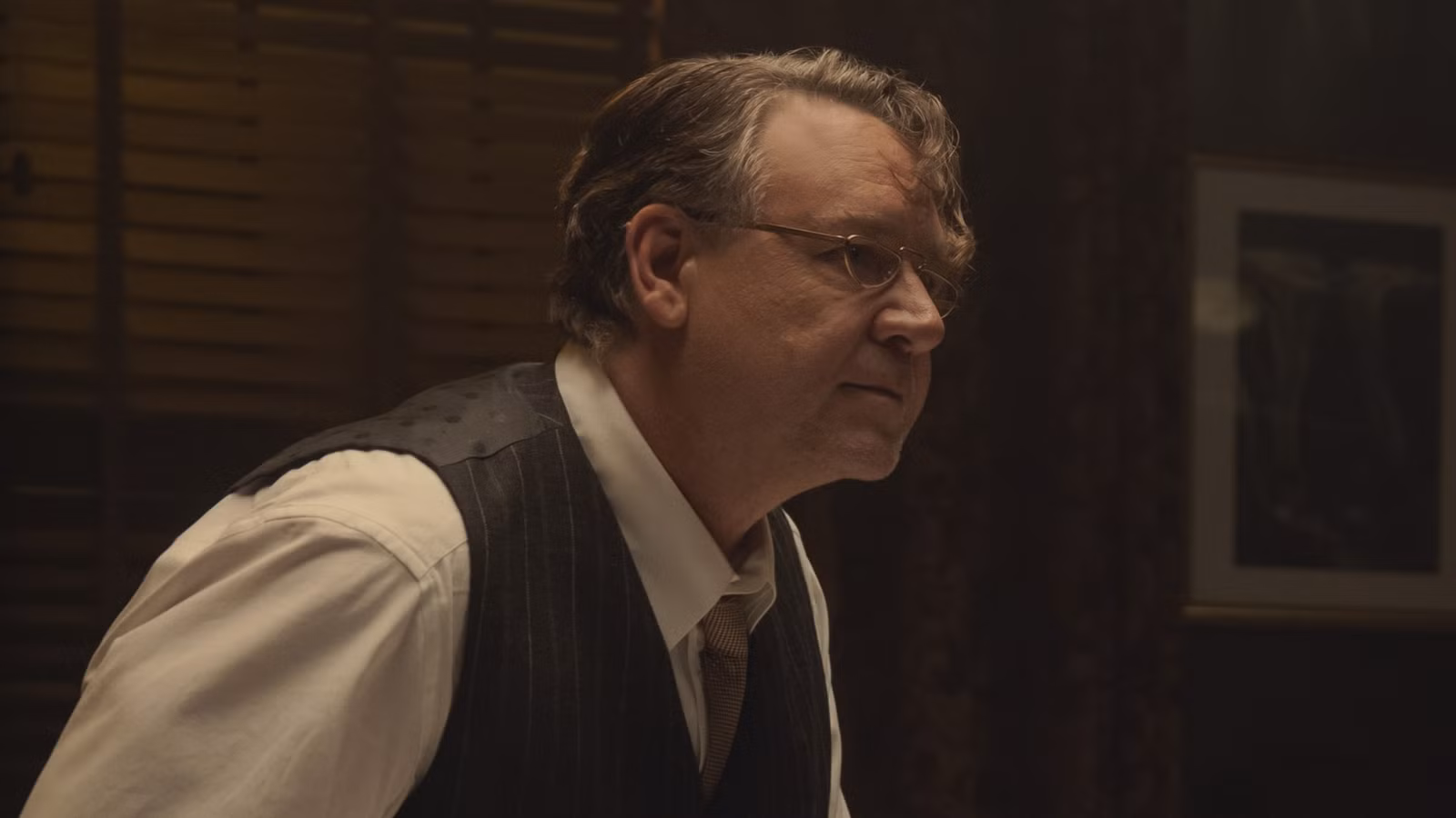 La nueva película de Netflix de Russell Crowe revelada en un fascinante thriller de interrogatorio sobre crímenes