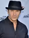 Foto de cabeza de Vic Mignogna en el estreno mundial de 