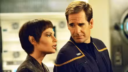 T'Pol habla con el Capitán Archer en Enterprise