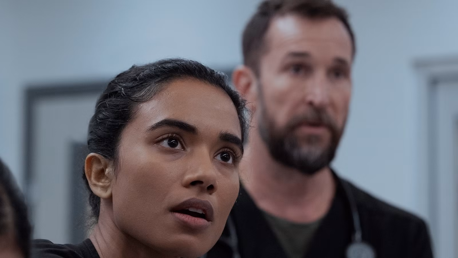 El nuevo programa del creador de Pitt no se parece en nada a la innovadora serie HBO Max de Noah Wyle