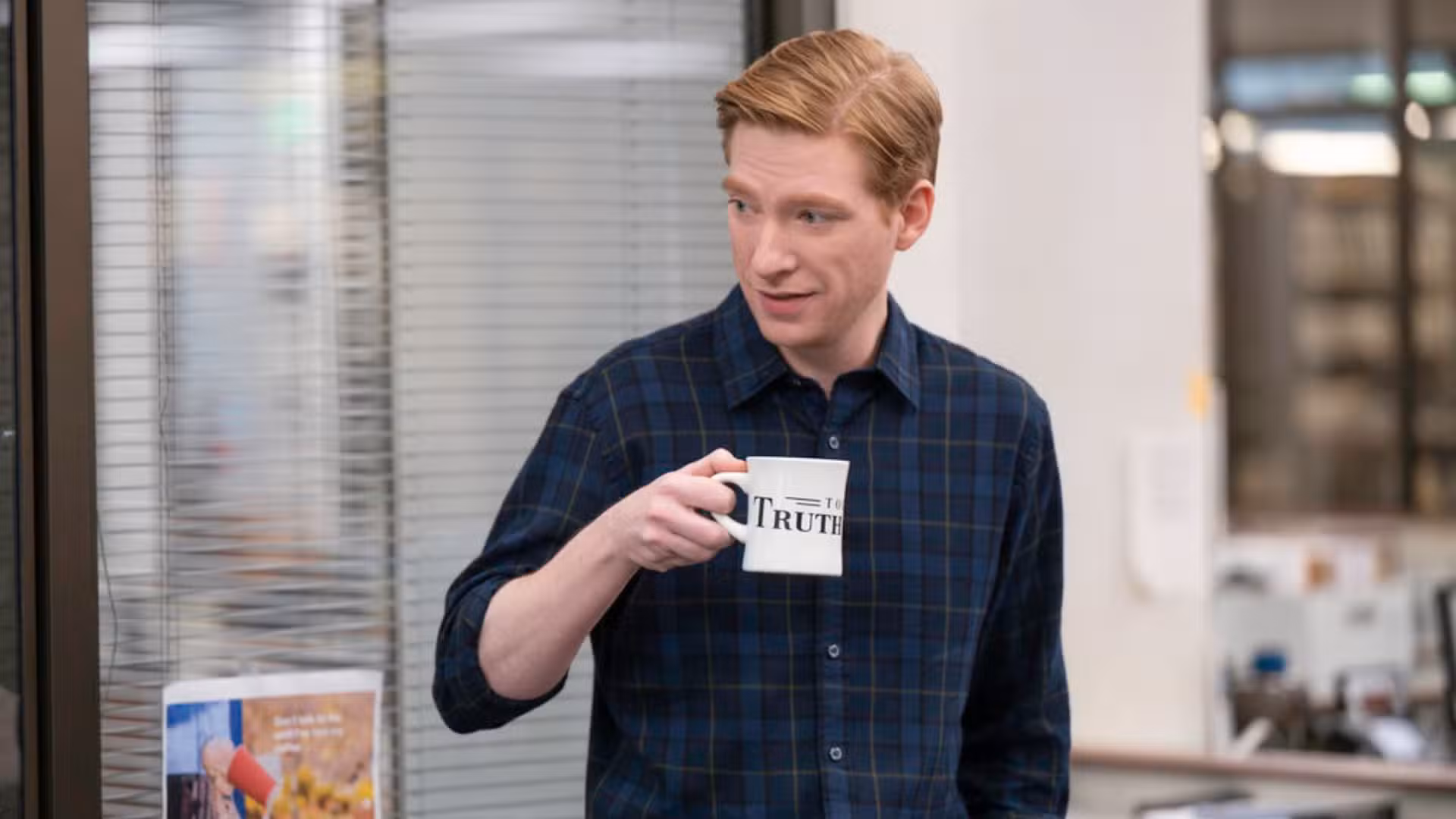 Ned con una taza en The Paper