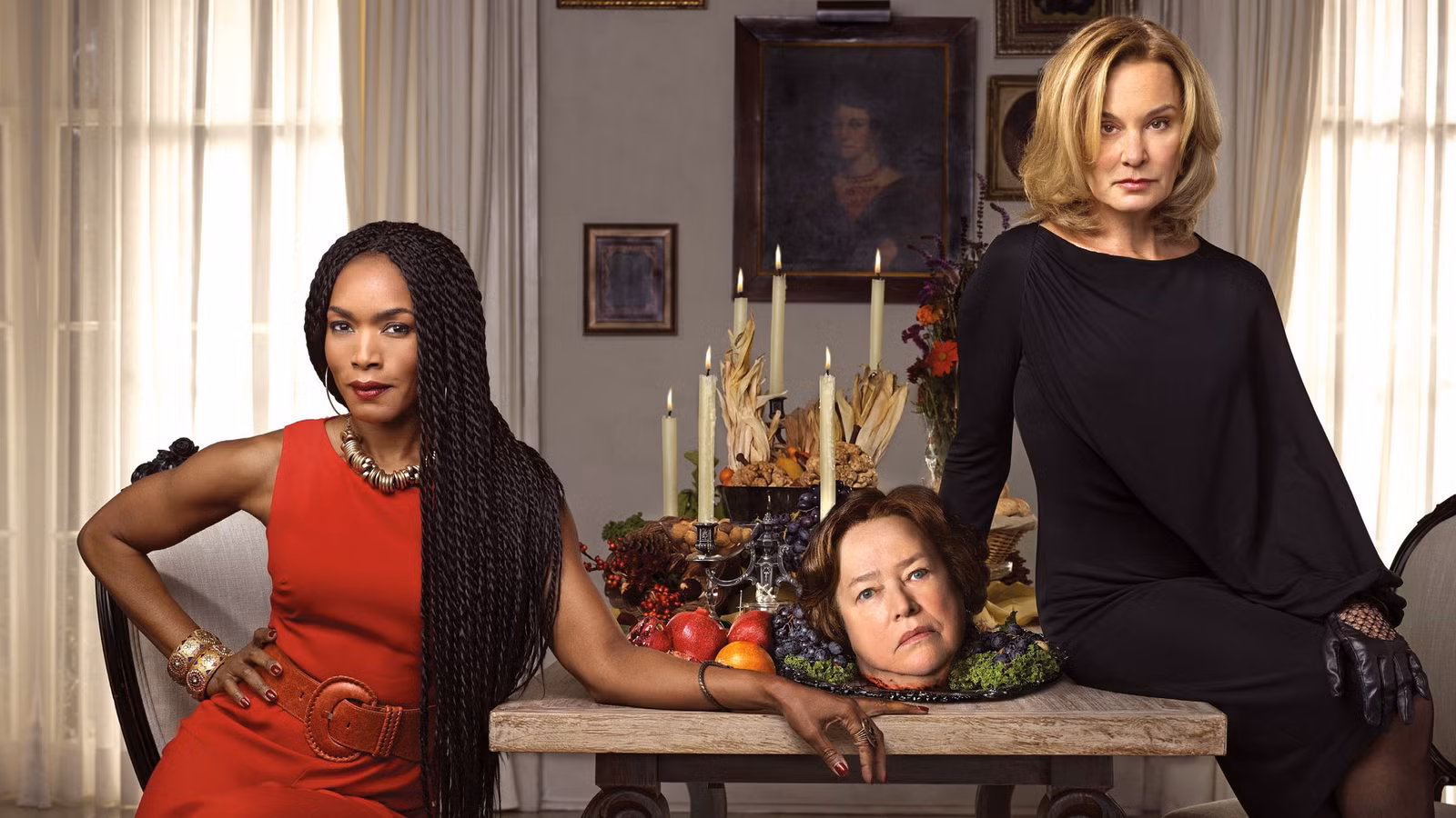 Los 9 miembros del elenco de American Horror Story regresan para la temporada 13 (hasta ahora)