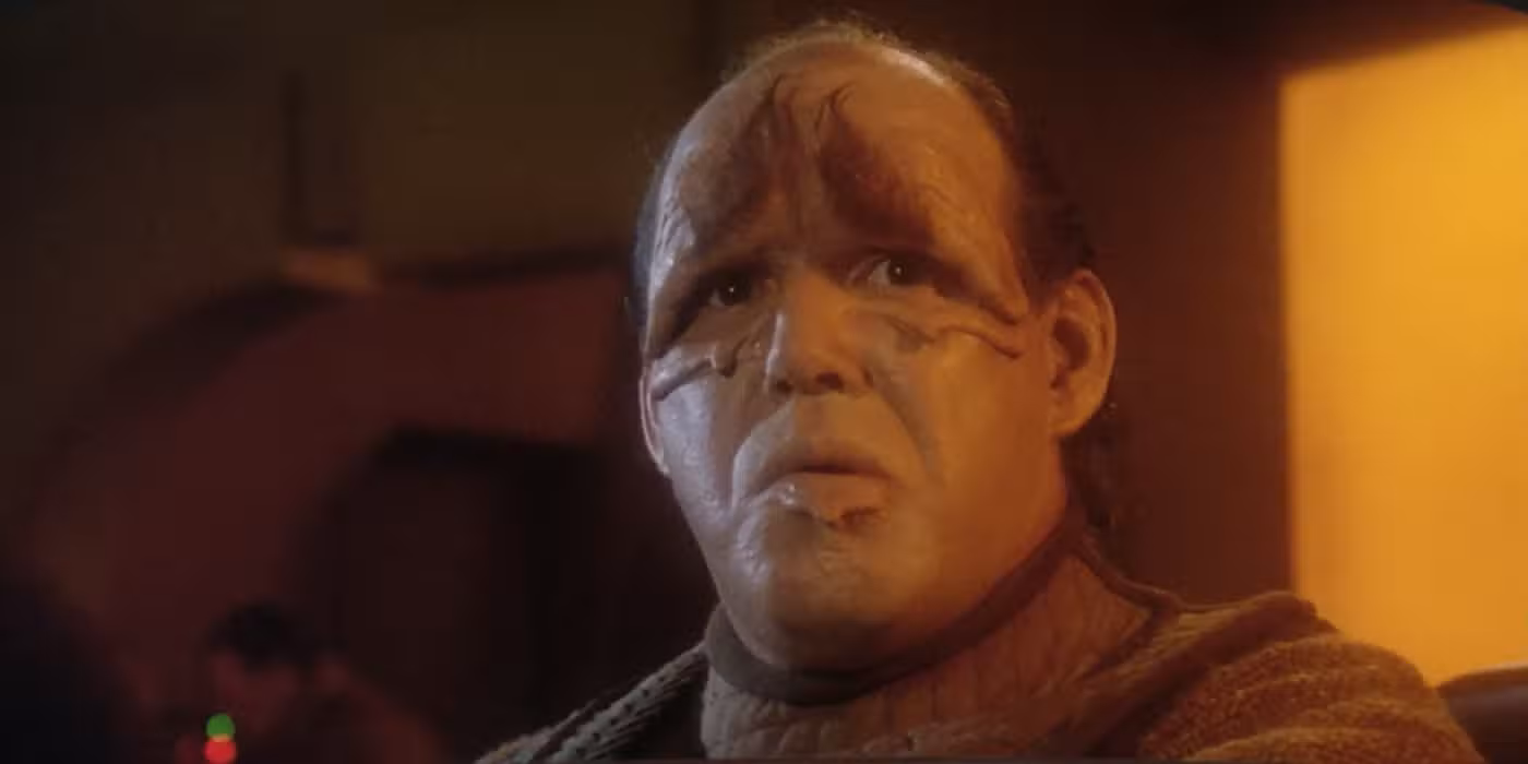 Star Trek TNG Samaritan Snare Capitán Pakled