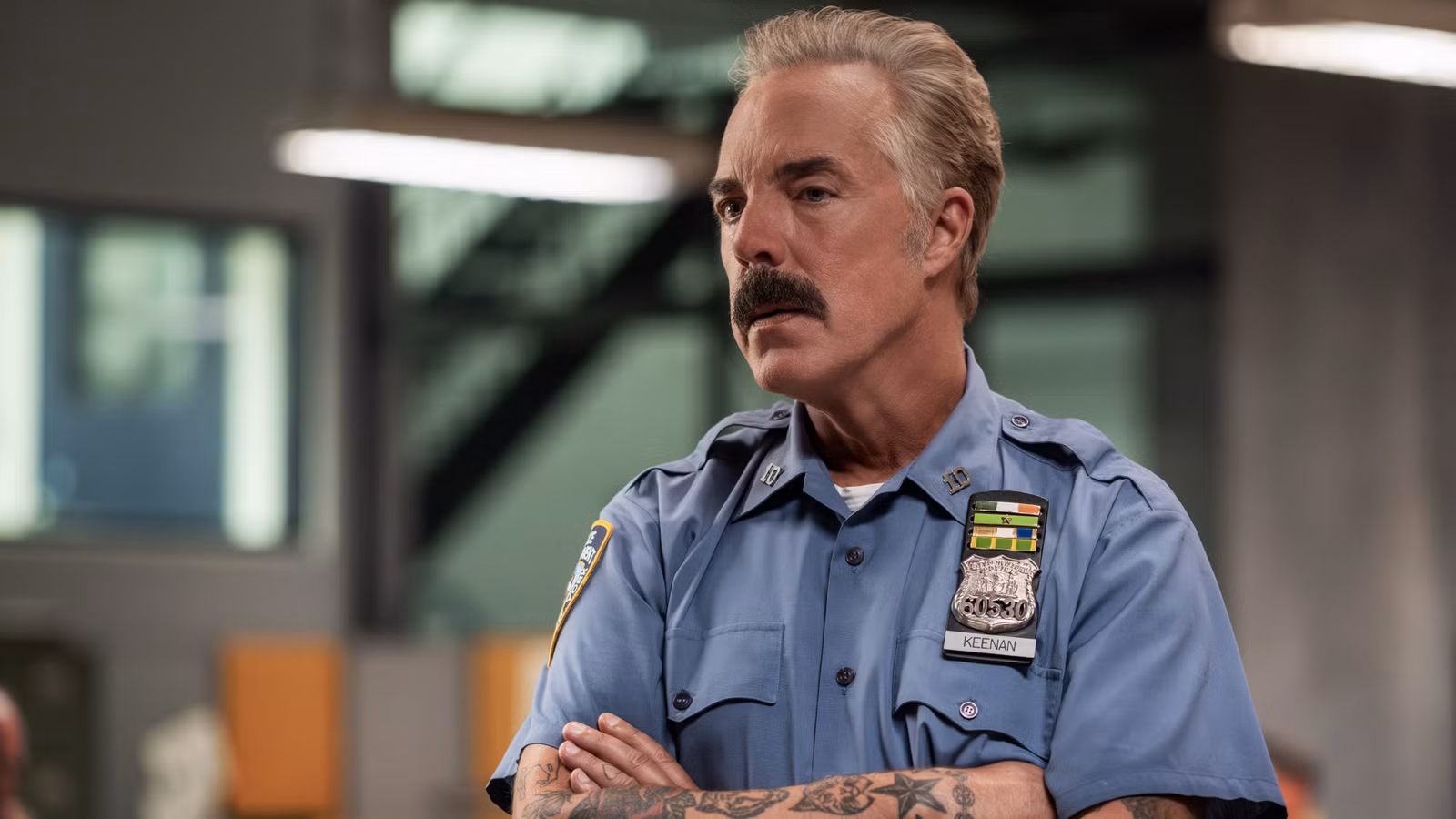 Guy Ritchie conoce a Taylor Sheridan en el drama criminal de 8 partes de JK Simmons y Titus Welliver