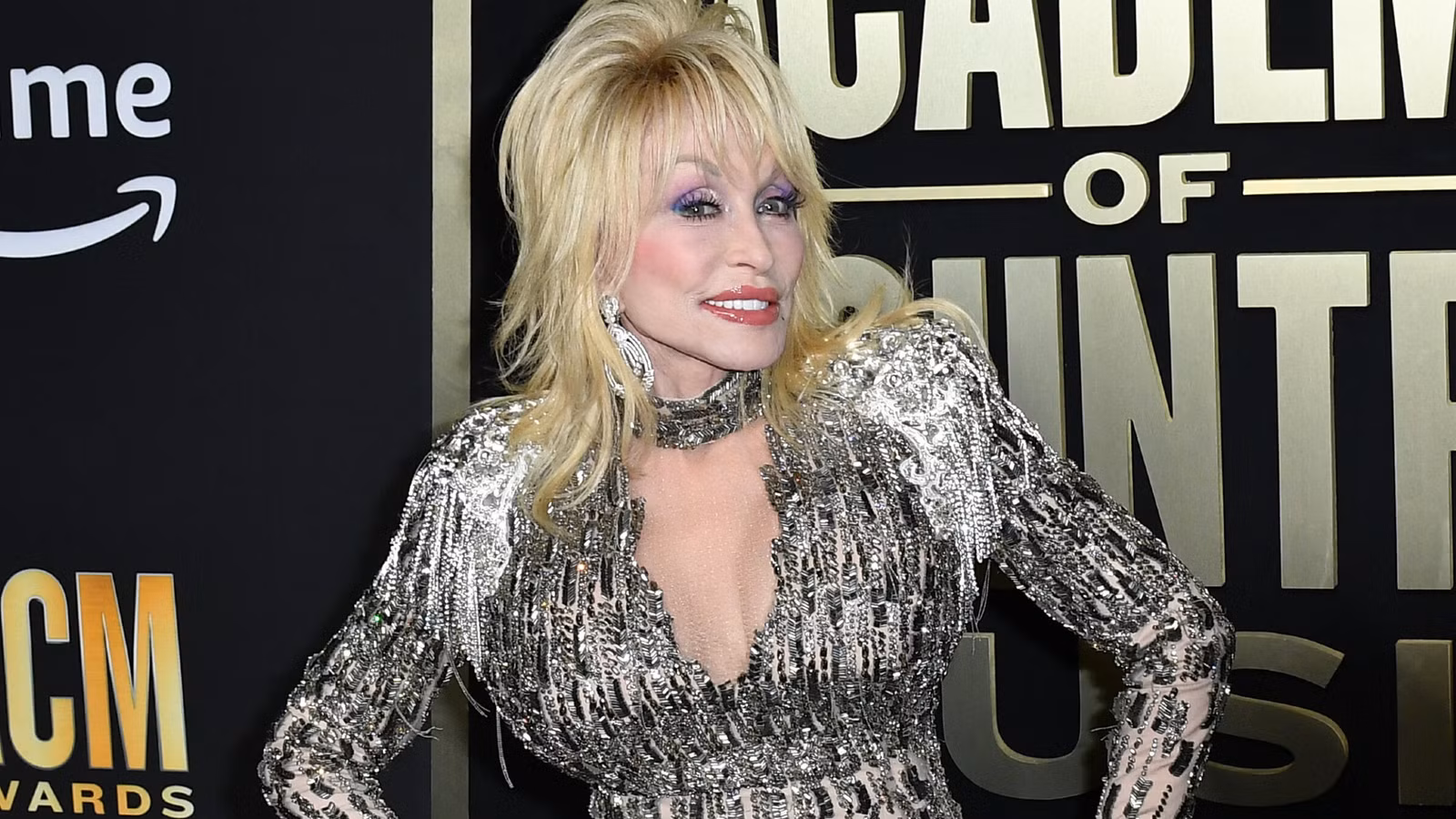 Dolly Parton estuvo en secreto detrás del mejor programa de vampiros de todos los tiempos
