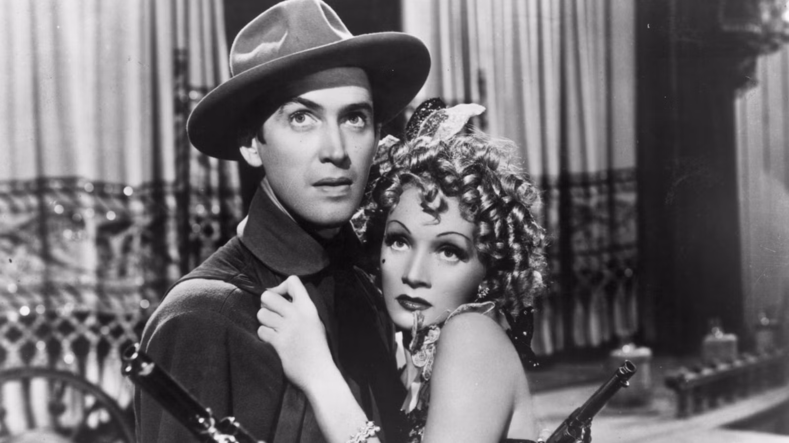 10 Best Westerns de la década de 1930 que todavía vale la pena ver hoy