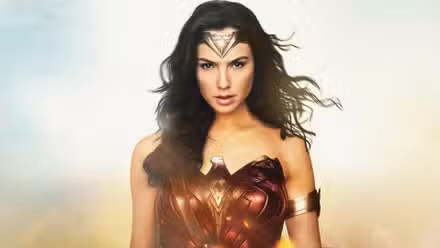 Gal Gadot como Wonder Woman en la franquicia cinematográfica DCEU