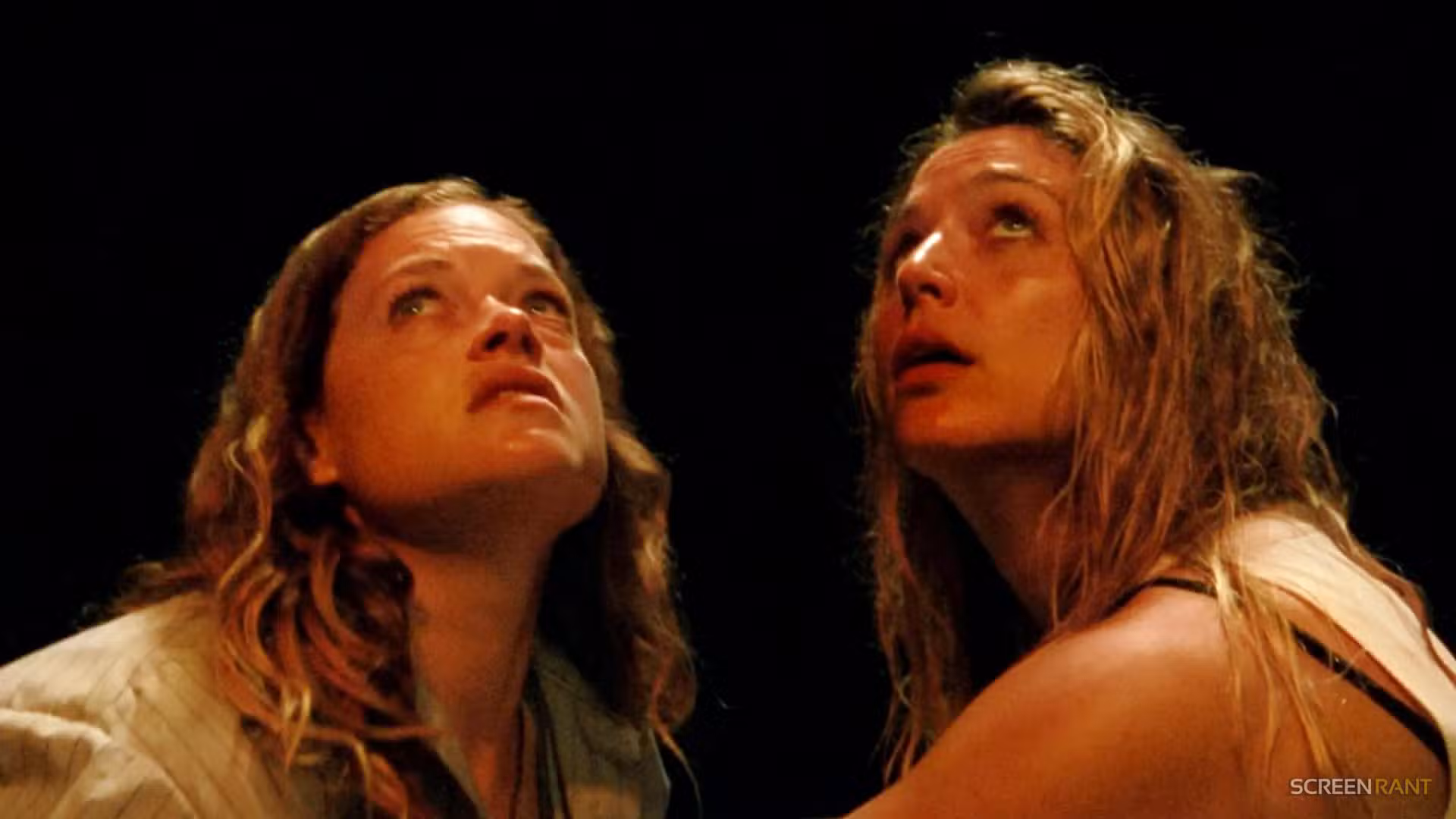 Jessica Rothe y Jane Levy lucen asustadas en River