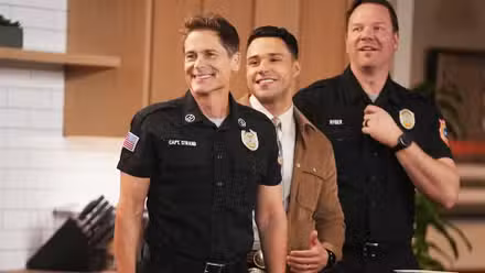 Owen Strand (Rob Lowe), Carlos Reyes (Rafael L Silva) y Judson 
