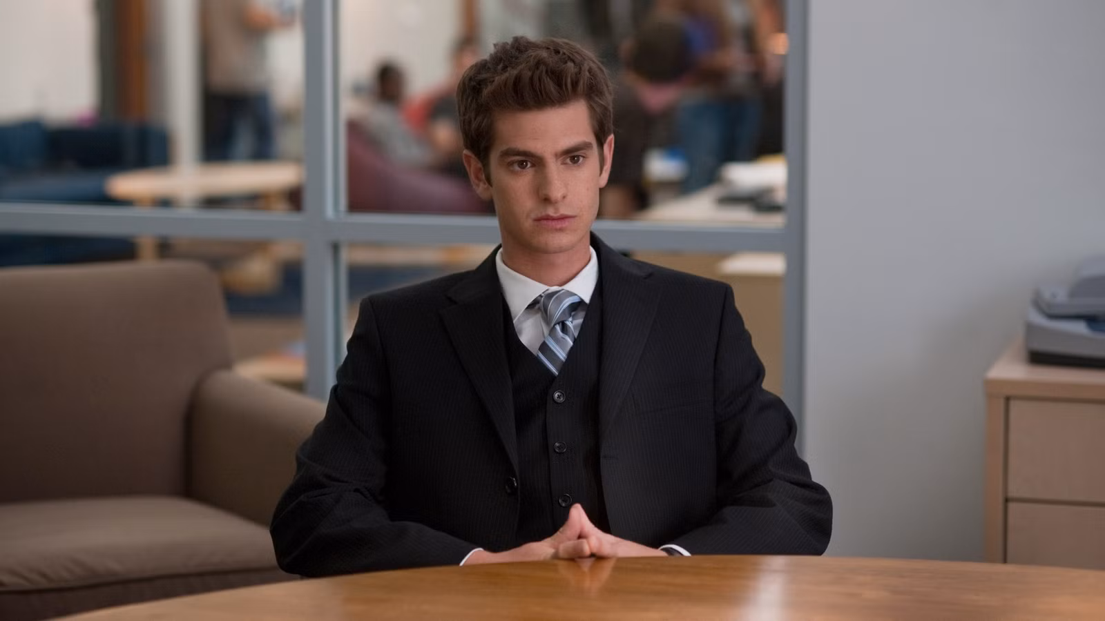 16 años después, la nueva película de Andrew Garfield parece la secuela real de la red social de 2026