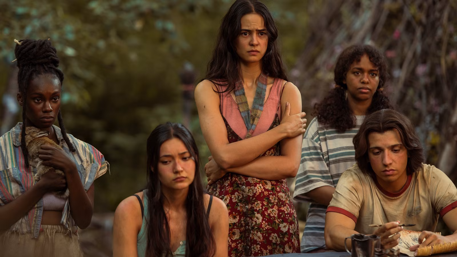 La temporada 4 de Yellowjackets confirma silenciosamente la supervivencia de otro personaje adolescente