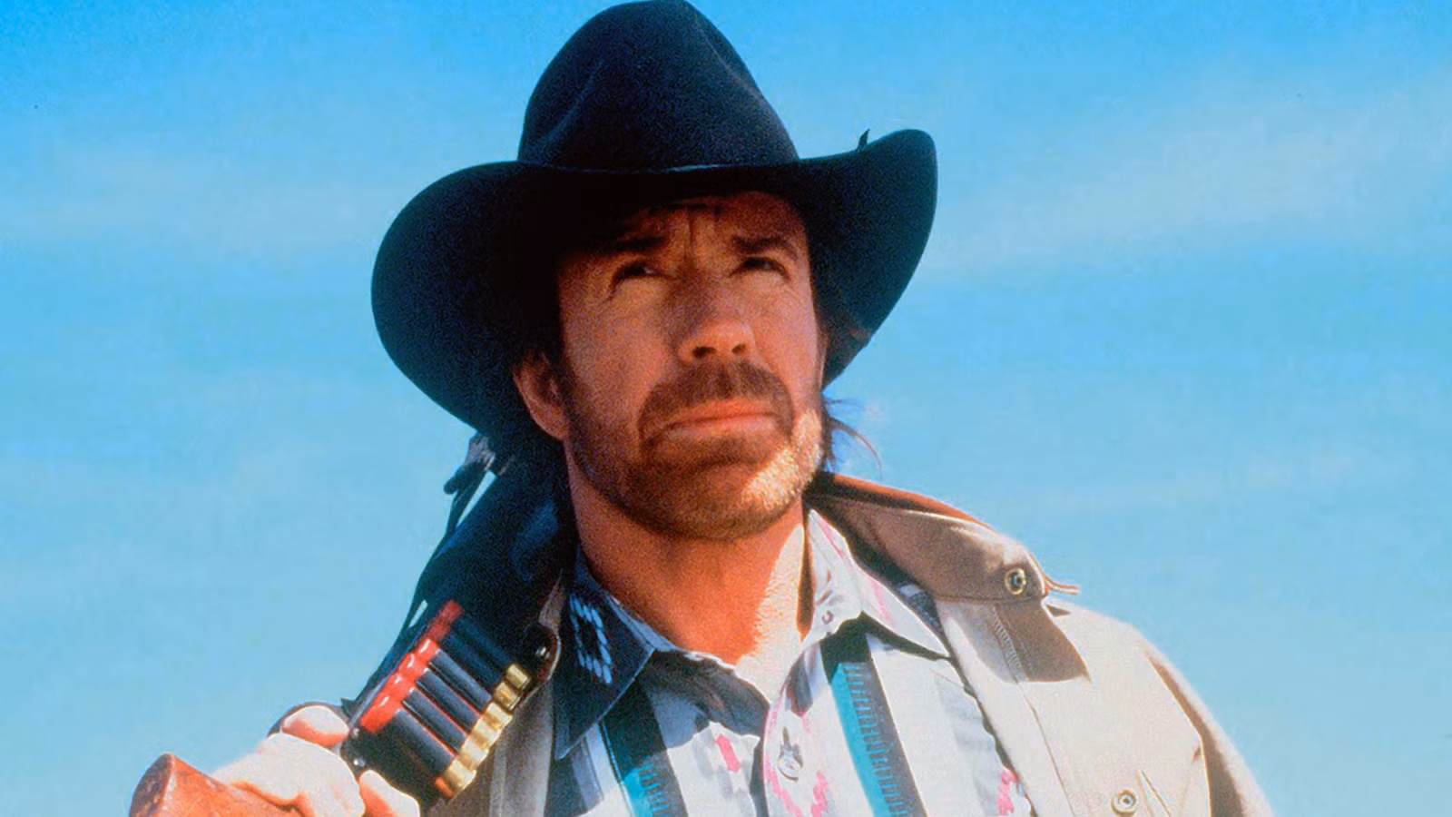 Jean-Claude Van Damme conoce a Chuck Norris en el thriller de acción distópico de 32 episodios de AMC