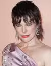 Foto en la cabeza de Milla Jovovich