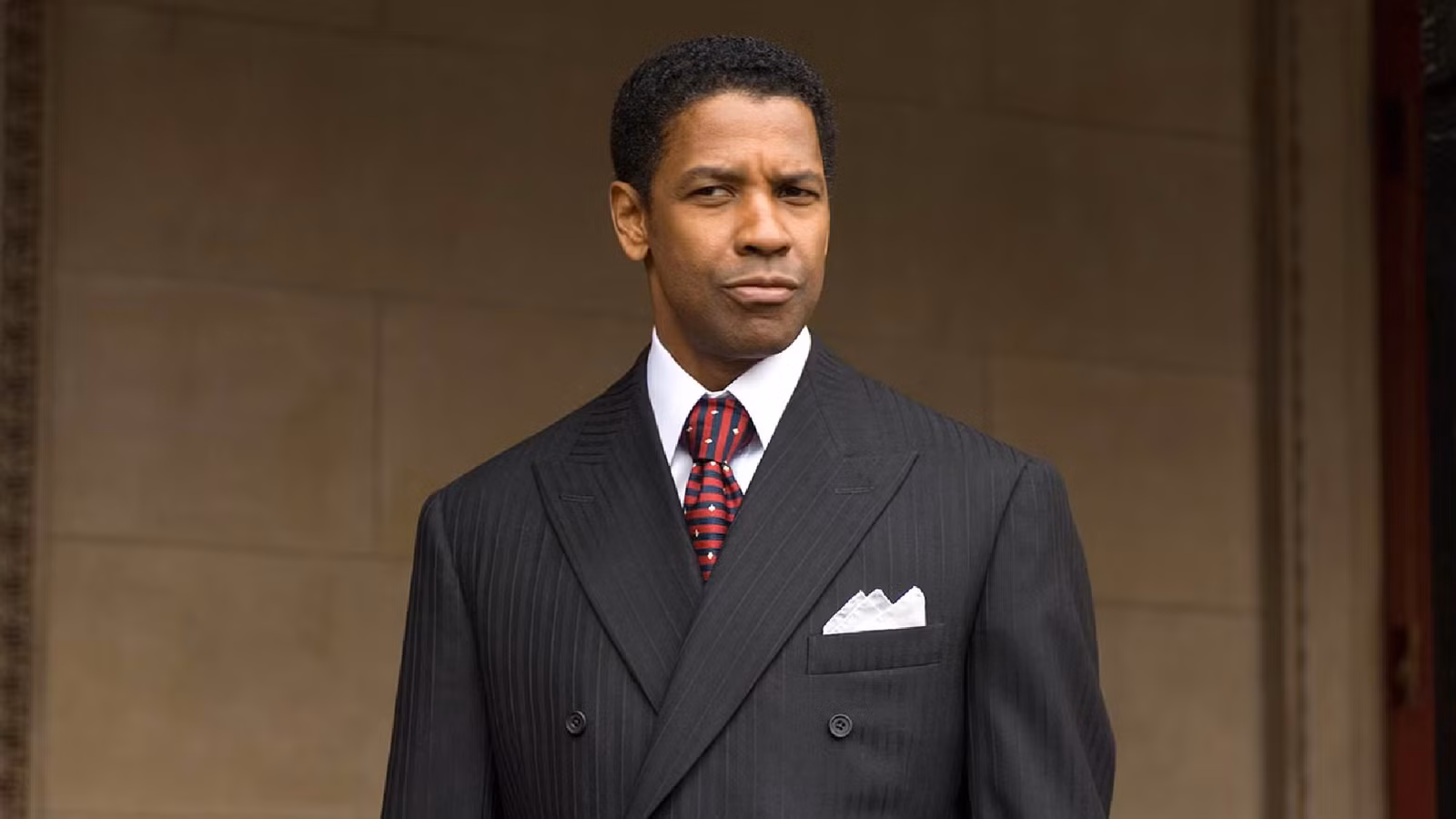 La versión de El Padrino de Denzel Washington es una de las mejores películas de gánsteres del siglo XXI y se puede transmitir gratis
