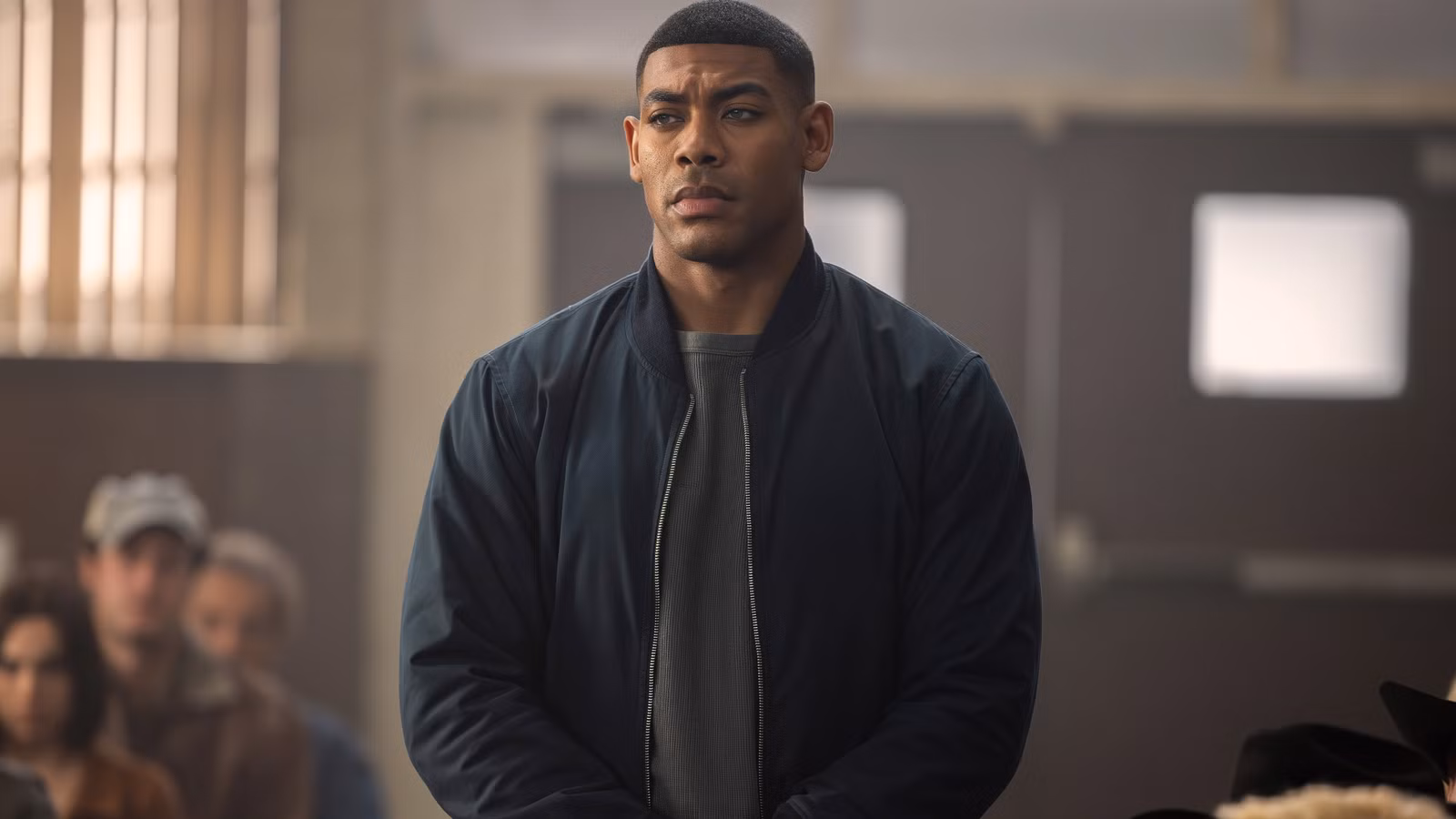 El thriller de Netflix 10/10 de Aaron Pierre ahora parece una precuela de Stealth Lanterns