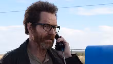 Walt en un teléfono público en el final de Breaking Bad