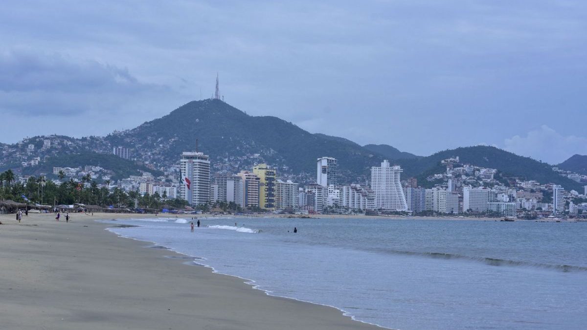 Acapulco cierra puerto por huracán 'Polo'
