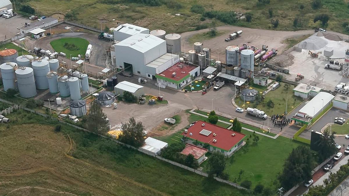 Aseguran 800 mil litros de hidrocarburo durante cateo en Puebla