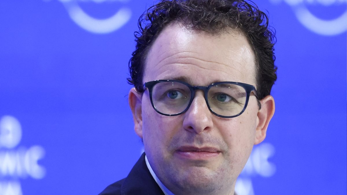 CEO de Anthropic pide frenar el ritmo del desarrollo de la IA; Altman y Musk coinciden