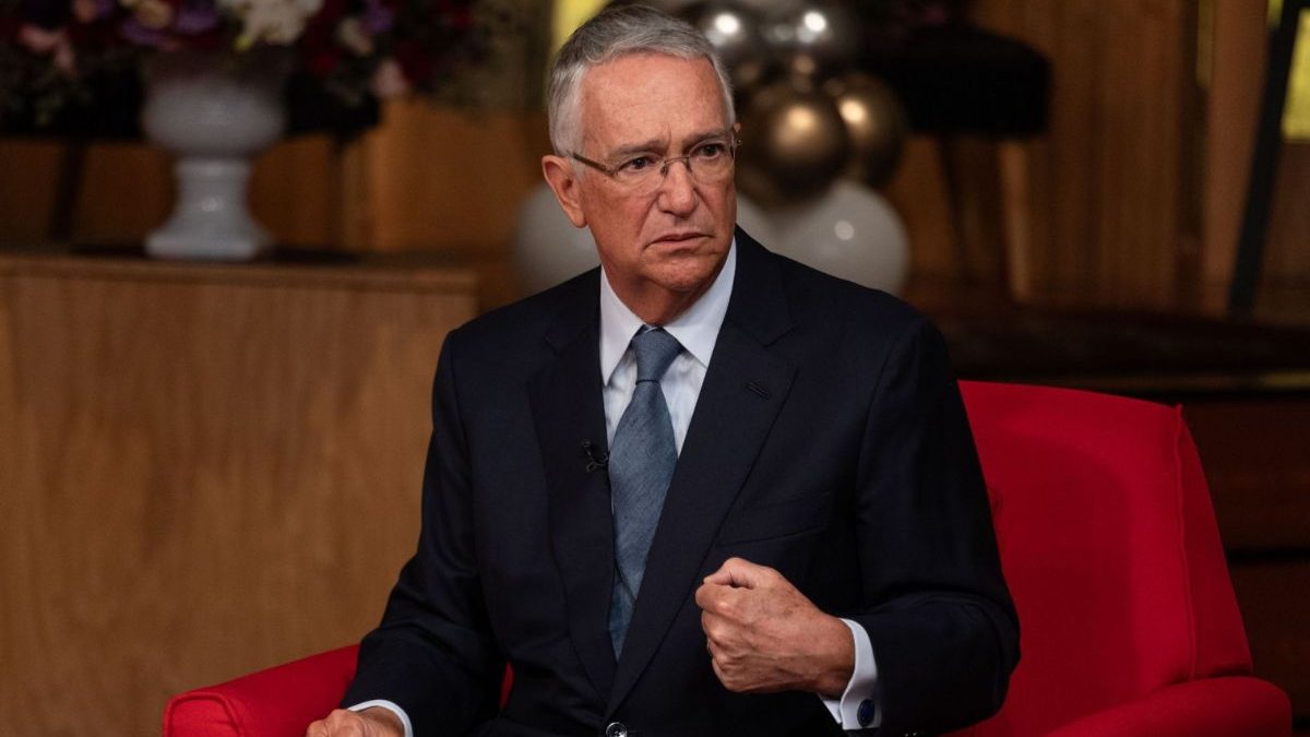 Demanda en EE.UU. salpica a TV Azteca por préstamo de 290 mdd con banco vinculado a asesor venezolano de Bukele