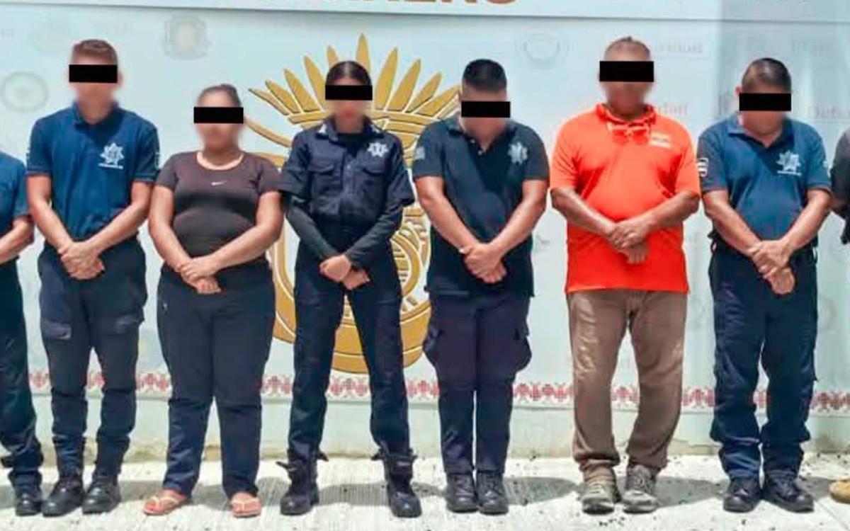 Detienen por desaparición forzada a siete policías de Coyuca de Benítez, incluido su jefe