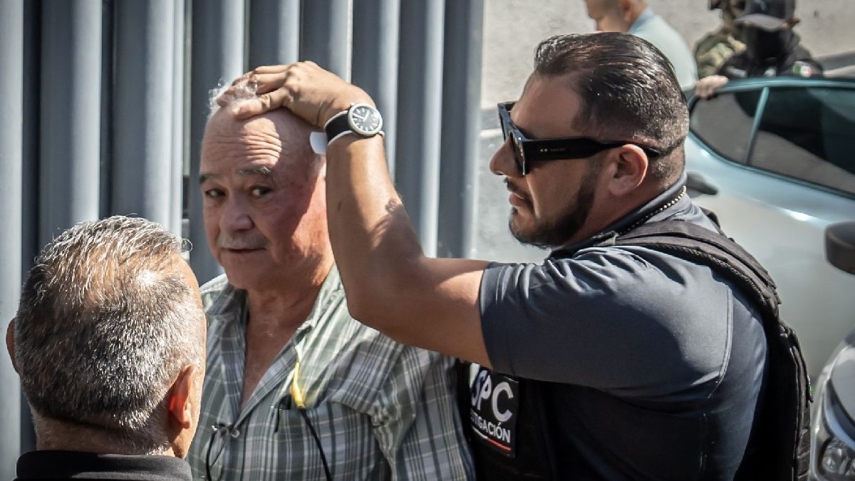 Dictan prisión domiciliaria a Ruffo Appel por huachicol fiscal