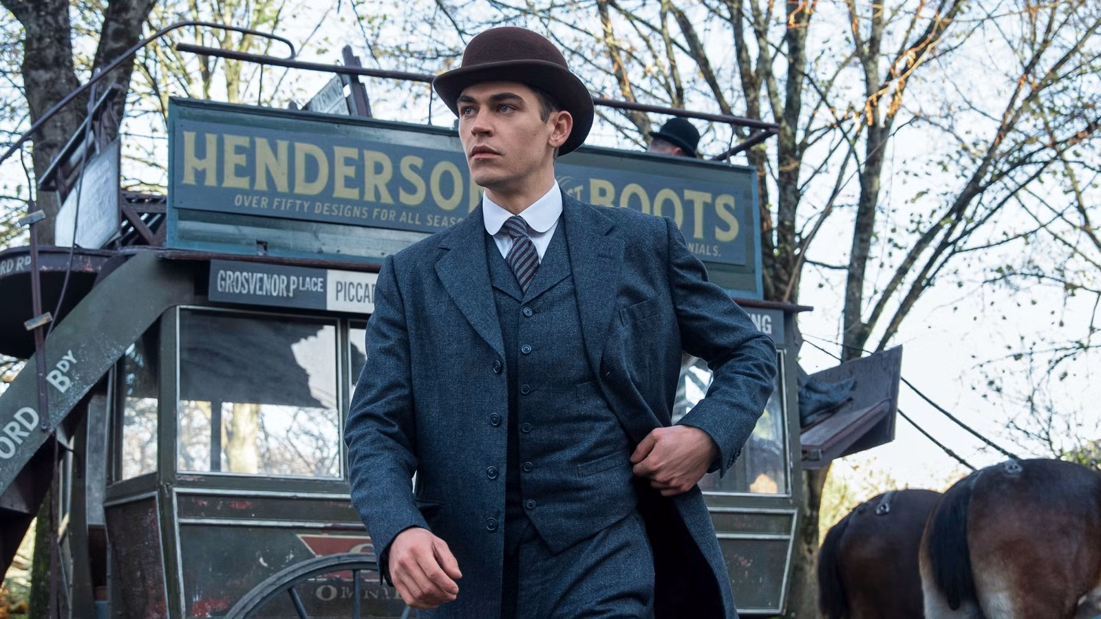 El joven Sherlock temporada 2 del miembro de la familia Major Holmes regresa con un nuevo personaje revelado en imágenes del set