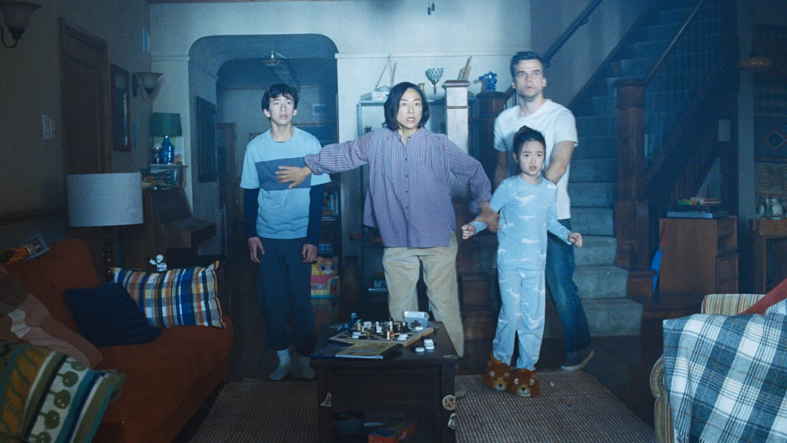 El nuevo thriller de ciencia ficción 'Spielberg Meets Cloverfield' de Netflix, The Last House, lleva sus comparaciones ET al siguiente nivel