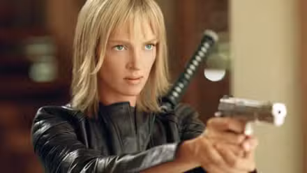 Uma Thurman apuntando con un arma en Kill Bill: Vol 2