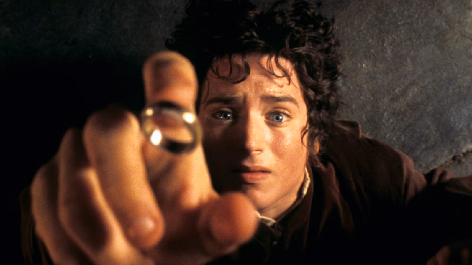 Elijah Wood como Frodo Baggins en El señor de los anillos: La comunidad del anillo (2001)