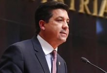 Exsecretaria revela que Cabeza de Vaca le ordenó dar contratos a Carmona